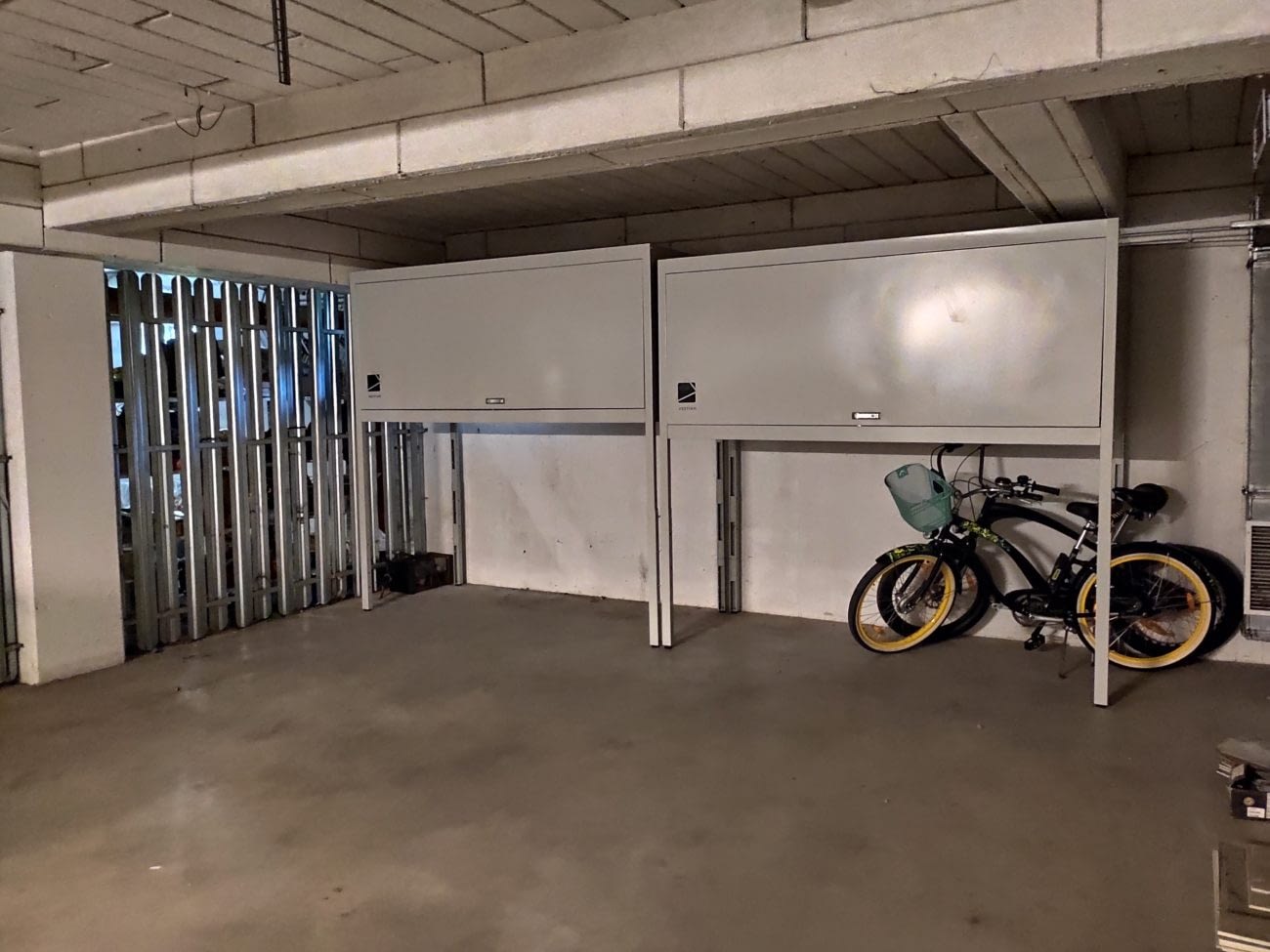 dwie szafy garażowe